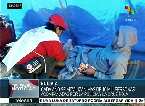 Bolivianos celebran Semana Santa con peregrinación a Copacabana