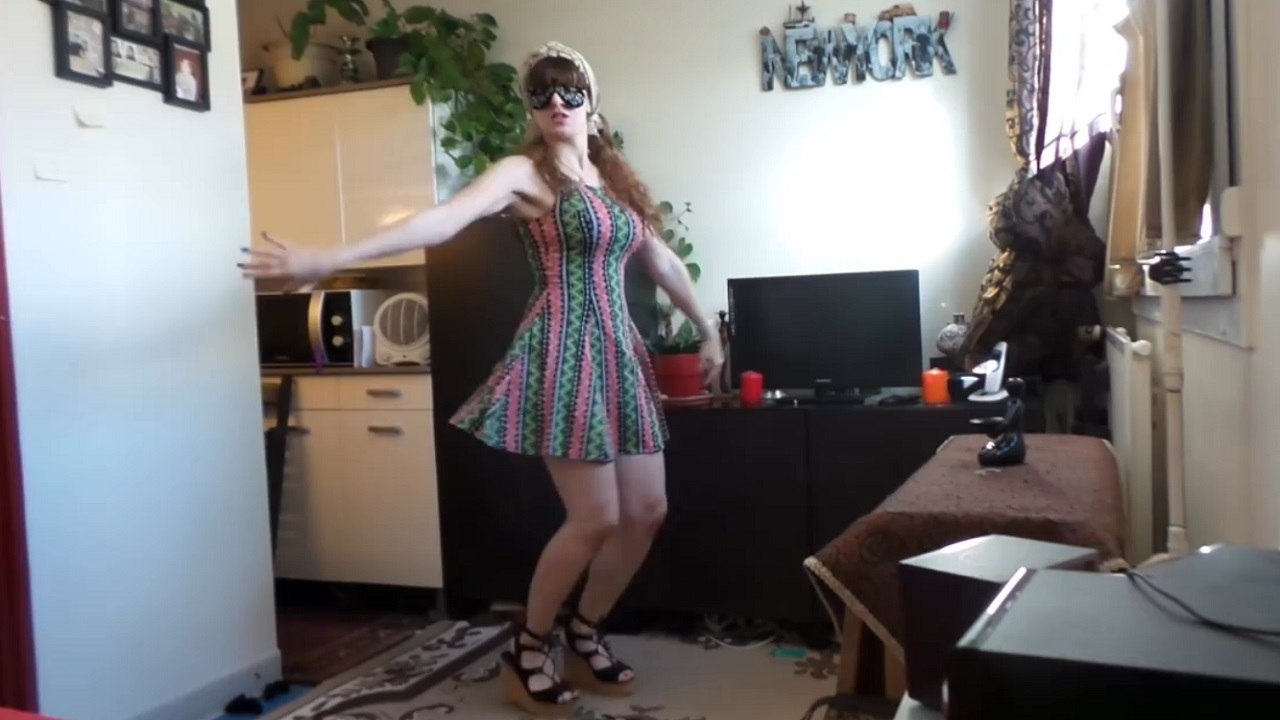 Gizemli kızın nefis oyun havası