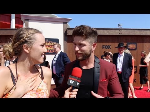 Chris Lane Talks About Touring With The Rascal Flatts ACCAs 2016 Red Carpet