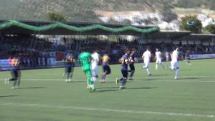 Taraftarlar Ağladı, Futbolcular Yere Yığıldı