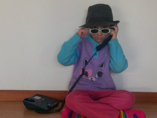 Muito divertido, quando uma crianca de 5 anos atende um telefonema da Meo