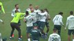 Róger Guedes perde aposta e leva trote pesado em treino do Palmeiras