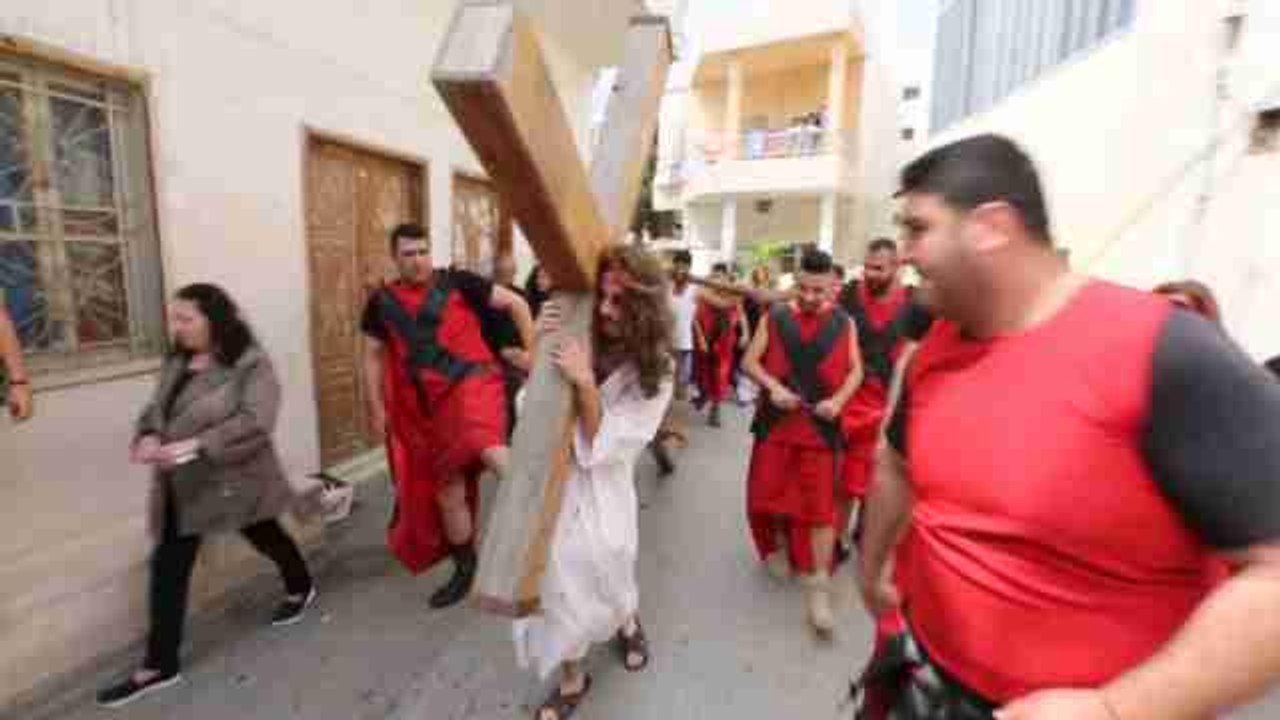 Cristianos recrean el Via Crucis en el sur de Líbano