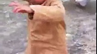 Funny pakistani kid dancing in home