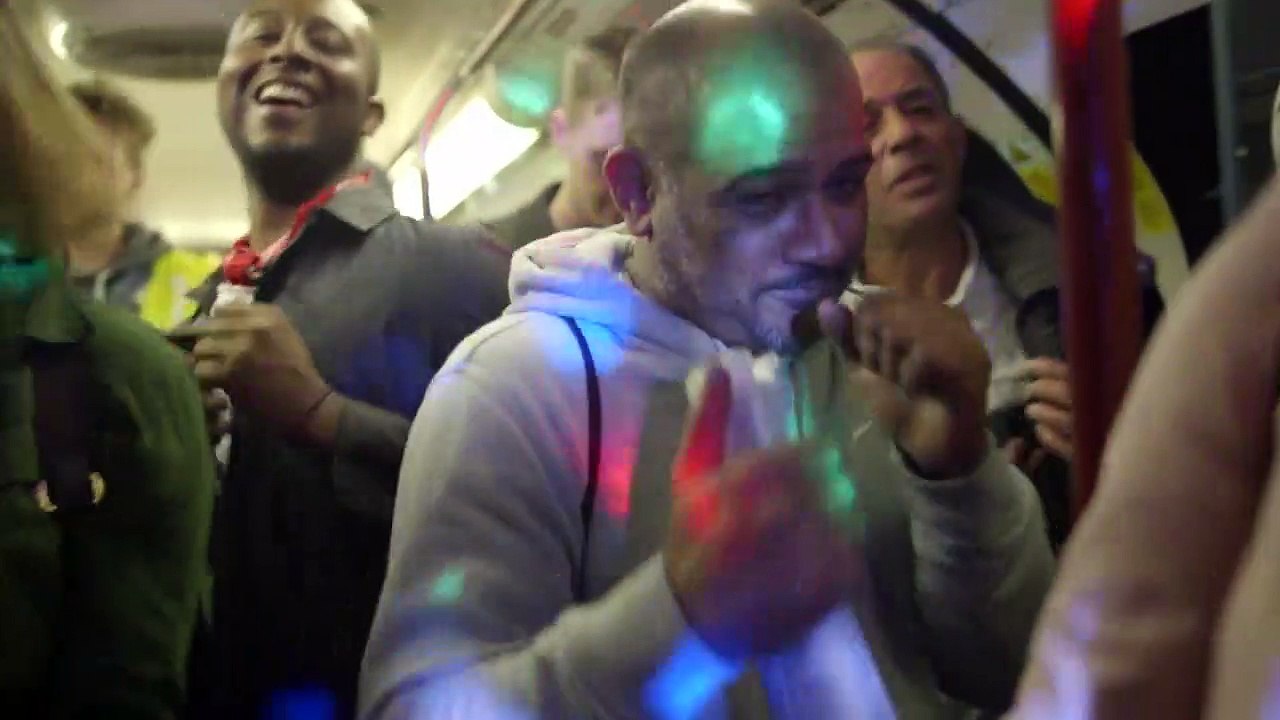 Il transforme une rame de métro en mini rave party
