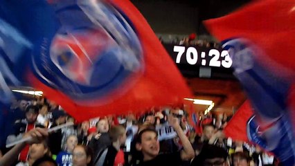 Célébration du troisième but parisien d'Edinson Cavani lors de PSG-Guingamp (4-0)