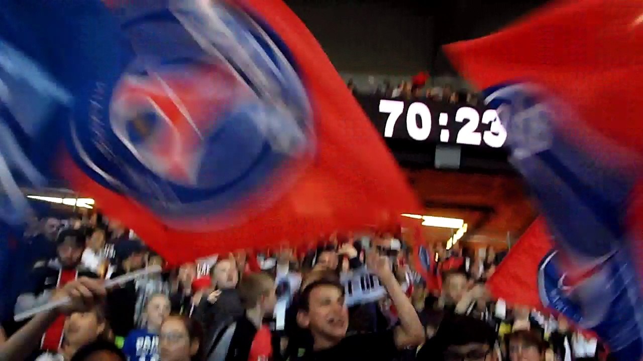Célébration du troisième but parisien d'Edinson Cavani lors de PSG-Guingamp (4-0)