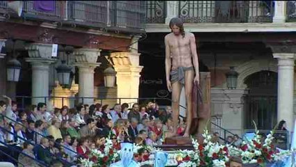 Valladolid se llena para ver el paso de las 33 tallas de su museo de la Pasión de Cristo