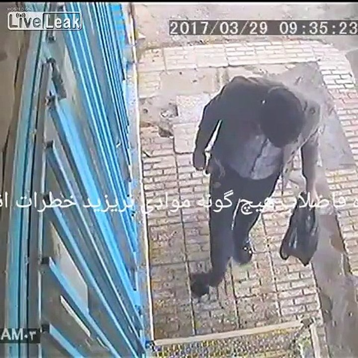 Il fait exploser le trottoir en jetant simplement sa cigarette