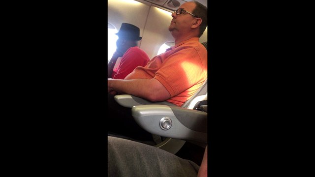 Doctor Violently Dragged Off Overbooked United Flight