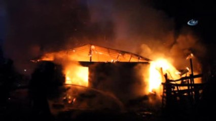 Elektrik Malzemeleri Deposu Alev Alev Yandı