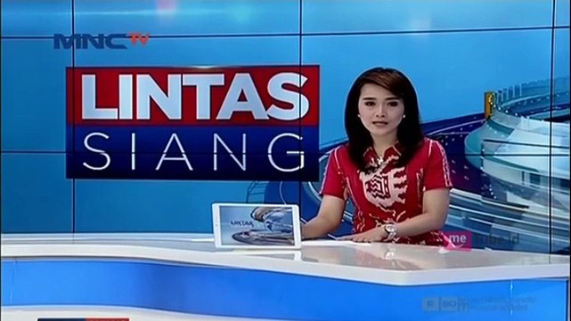 Terhempas Angin Kencang, Penerjun TNI AU Mendarat di Atap Rumah Warga