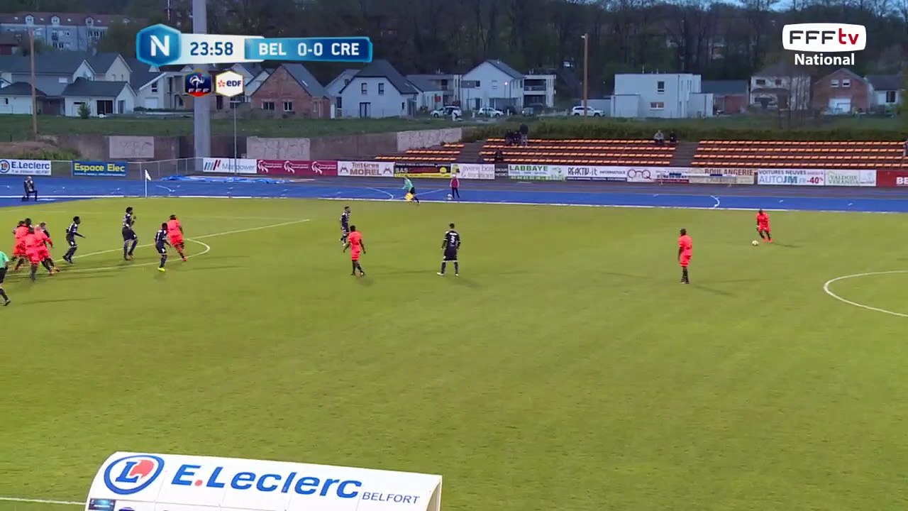 Coup franc dégagé par la défense de Belfort.