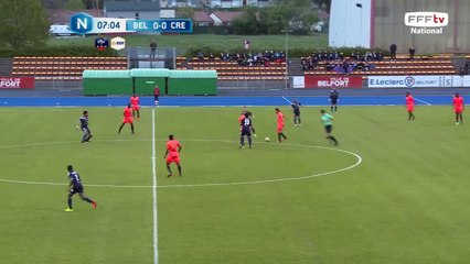 NIAKATE est accroché dans la surface mais l'arbitre estime qu'il n'y a pas pénalty.