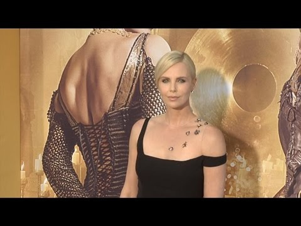Charlize Theron "The Huntsman: Winter's War" Premiere Black Carpet Fashion Broll
