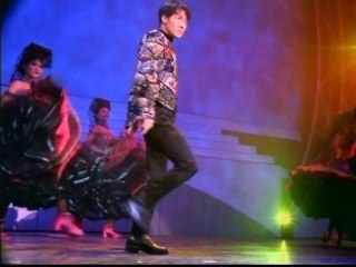 Leon Lai - Medley: Ming Ri Shi Jie Geng Piao Liang / Bu Zui Wu Ye