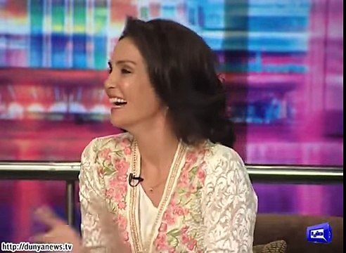 Mahira Khan gone crazy as Jogi Baba comes in Mazaaq Raat - Dunya News - YouTube