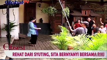 Rehat dari syuting, Sita Bernyanyi Bersama Riki