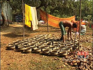 নরসিংদীতে হারিয়ে যেতে বসেছে ঐতিহ্যবাহী মৃৎশিল্প