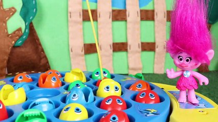 TROLLS _ The Trolls travel by car Trolls toys in english-FY8X9yrp4wU