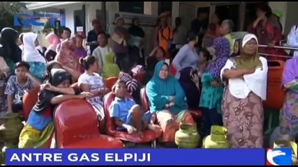 Ratusan Warga Antre Gas Elpiji di Kemayoran