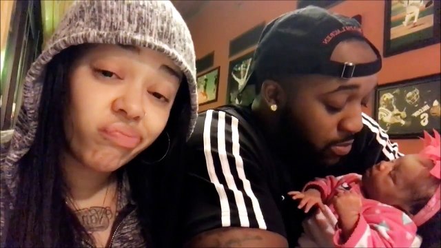 Cette femme est très jalouse.... De son bébé! Ahaha