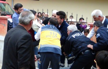 Dengesini Kaybeden Çocuğun Göğsüne Demir Parmaklık Saplandı