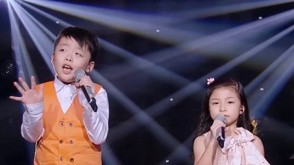 Tam Bu Erkek Çocuğu İçin 'Çok İyi Söylüyor' Diyorduk Ki Kız Kardeşi Şarkıya Girdi