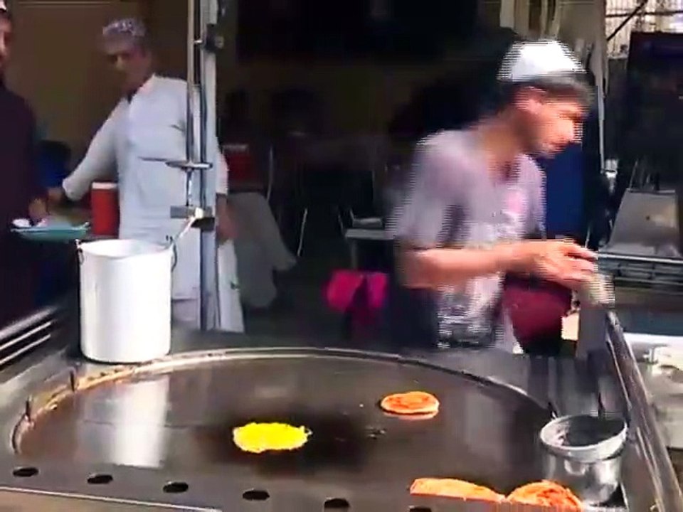 Chai Wale Ke Baad Parathe Wale Ki Dhoom..