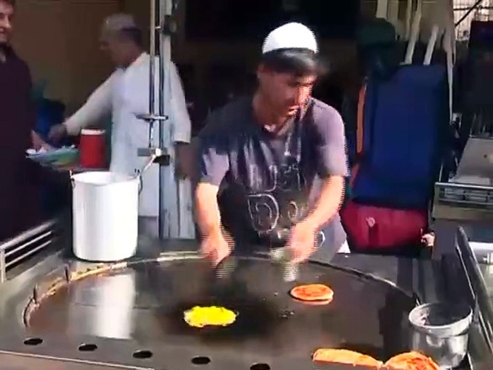 Chai Wale Ke Baad Parathe Wale Ki Dhoom..