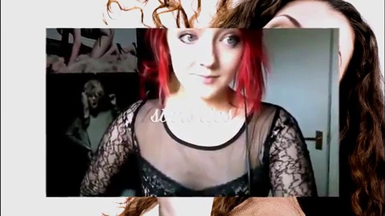 very beautiful girl sings -- Девушка очень красиво поет песню