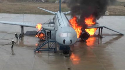 Uçak Yangınlarına Simülatörle Hazırlanıyorlar (2)