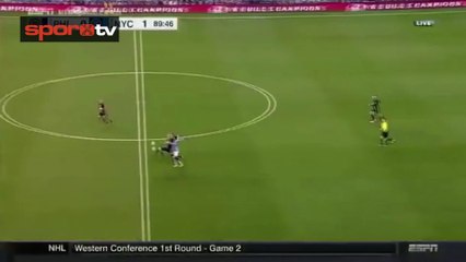 David Villa 50 metreden attı