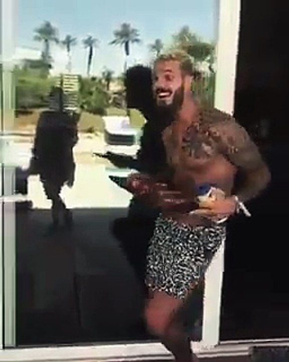 Mais que fait donc M Pokora torse nu, en short, sur cette vidéo tournée à Los Angeles ?