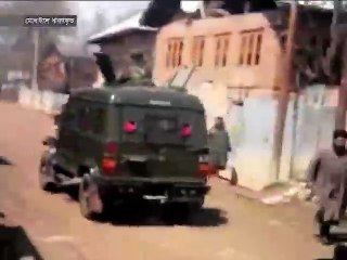 ভারতীয় সেনাদের কাশ্মীরী যুবককে বেধে নিয়ে যাওয়ার ভিডিও ফেসবুকে ভাইরাল