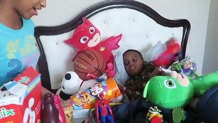 Bad Baby Doc McStuffins Gives Check Up - GROSS BUGS - Shasha and Shiloh Is Sick