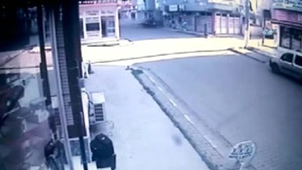 O Anlar Kamerada... Freni Boşalan Minibüs Dehşet Saçtı: 1 Ölü, 1 Ağır Yaralı