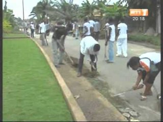 Opération coup de balai à la 7eme Tranche Vallée ce 07 Aout 2011