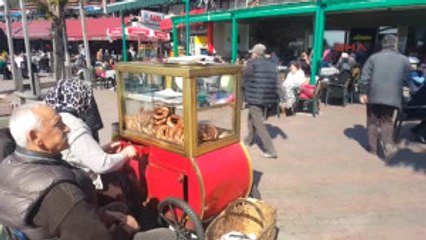 Zonguldak 79 Yaşındaki Emekli Ek Gelir Için Simit Satıyor