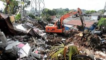 Sri Lanka garbage dump crashes down on homes in deadly collapse