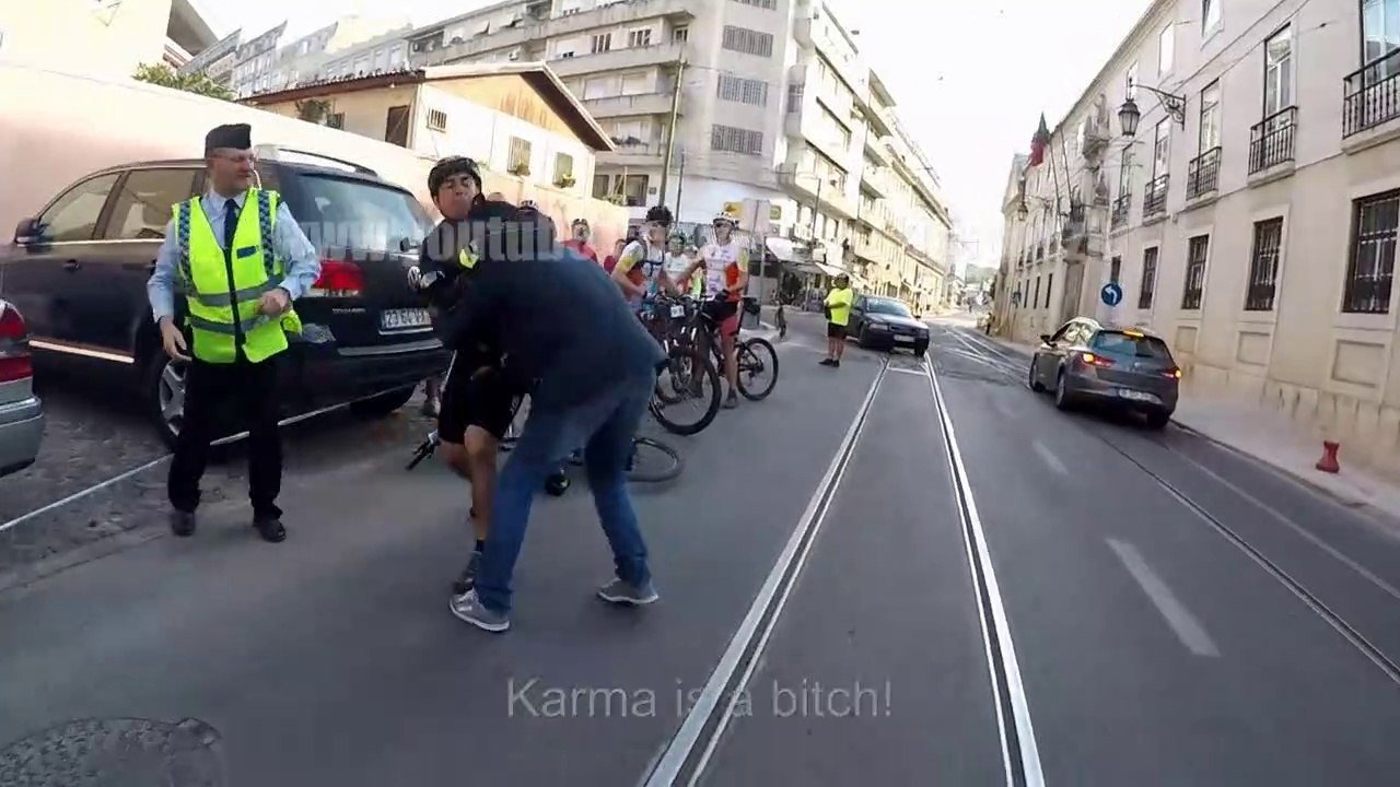 Ce voleur s'en est pris au mauvais cycliste... Violent!