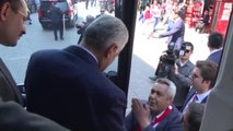 Başbakan Yıldırım, Seçim Otobüsüyle Ilçeleri Gezdi, Vatandaşlarla Selamlaştı