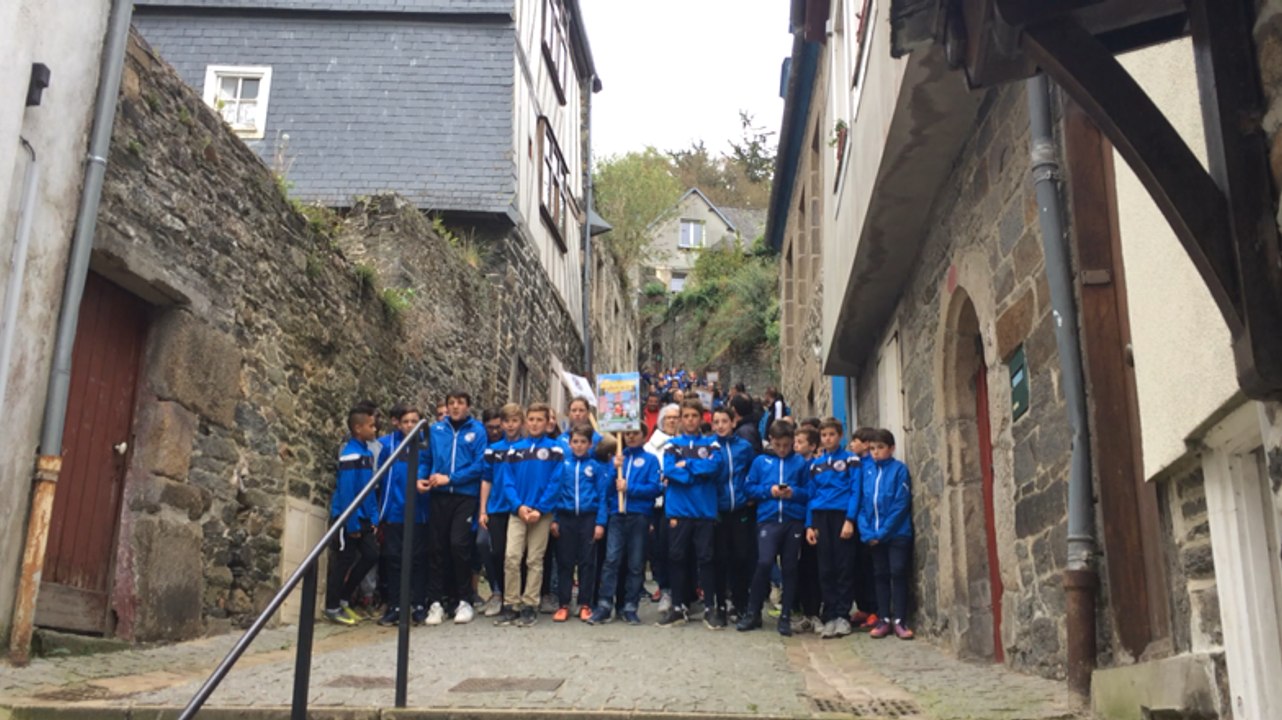 Tournoi international : le défilé des footballeurs