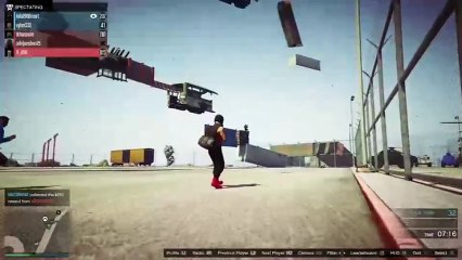 Doing parkours gliches and ader staff (4)