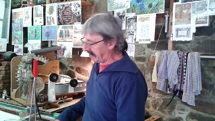 Atelier de fabrication de papier à la cuve, proposé au public, chez René Lefer