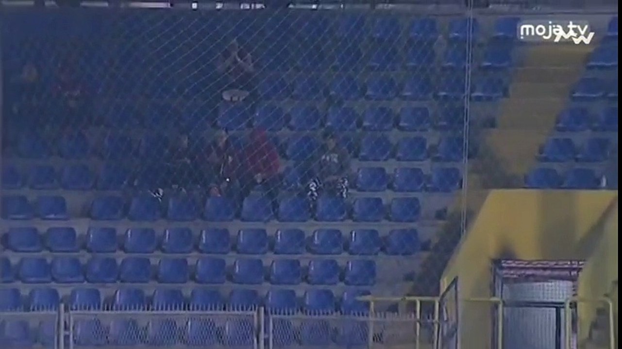 FK Željezničar - FK Sarajevo / Par navijača Sarajeva u kadru