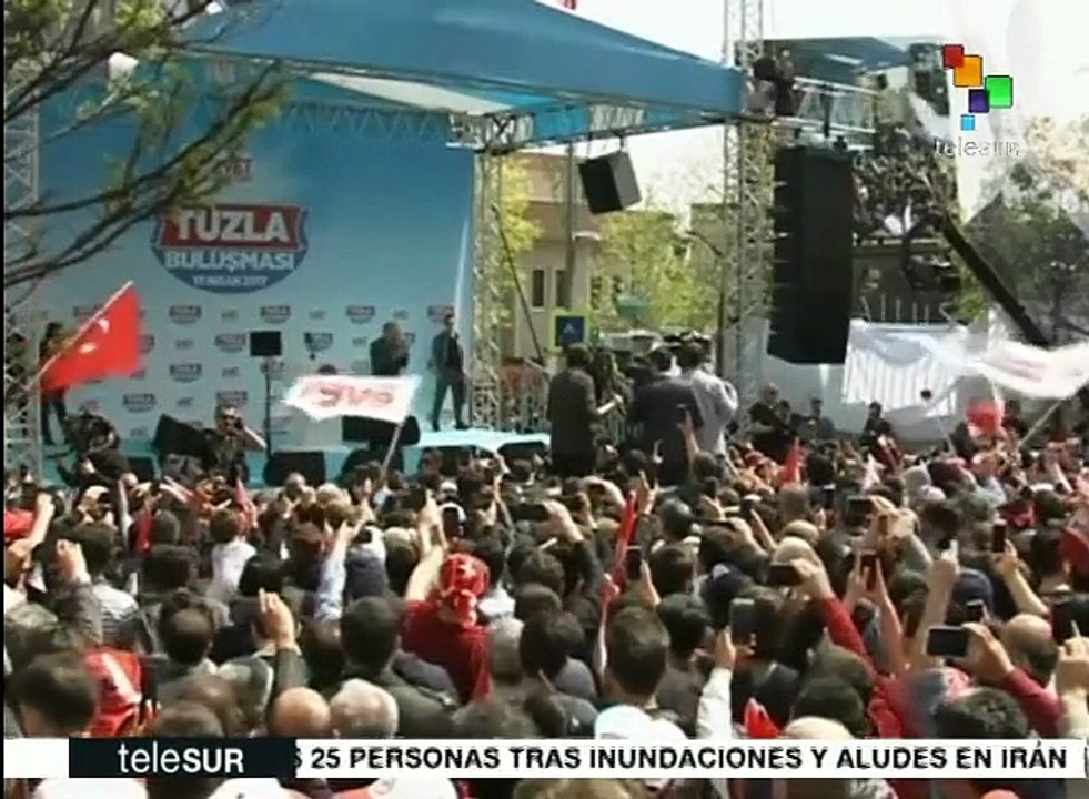 Turquía: Erdogan pide apoyar la reforma constitucional en el referendo