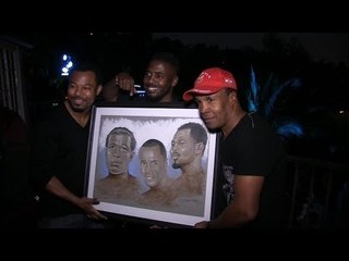 Sugar Ray Leonard and Sugar Shane Mosley recieve awesome painting