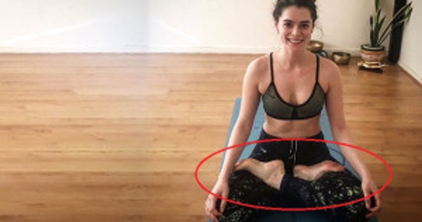 Özge Özpirinçci Asla Yapmam Dediği "Lotus" Hareketiyle Hayrete Düşürdü