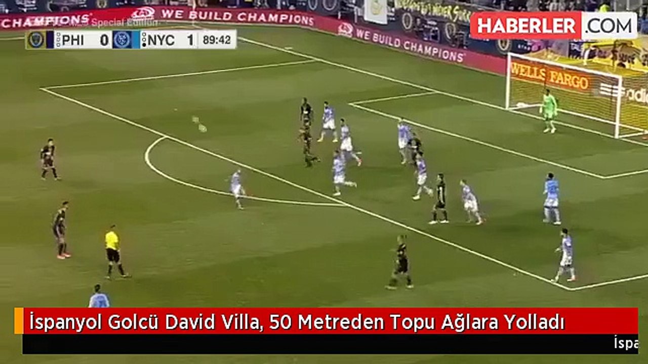 İspanyol Golcü David Villa, 50 Metreden Topu Ağlara Yolladı